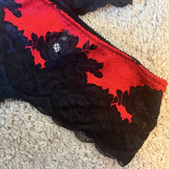 NWOT | Victorias Secret Limited Edition Lace Thong - Picture 5 of 5